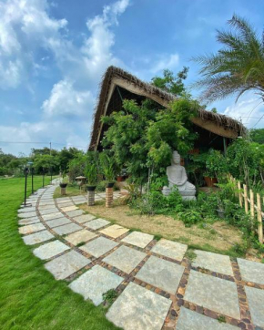 THE WILDERNESS RETREAT